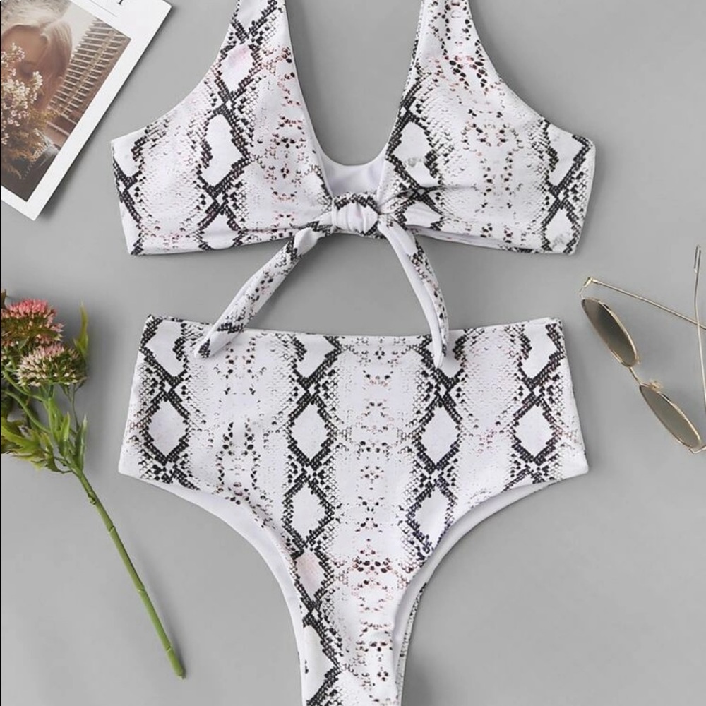 NWT | SHEIN snakeskin bikini size large!